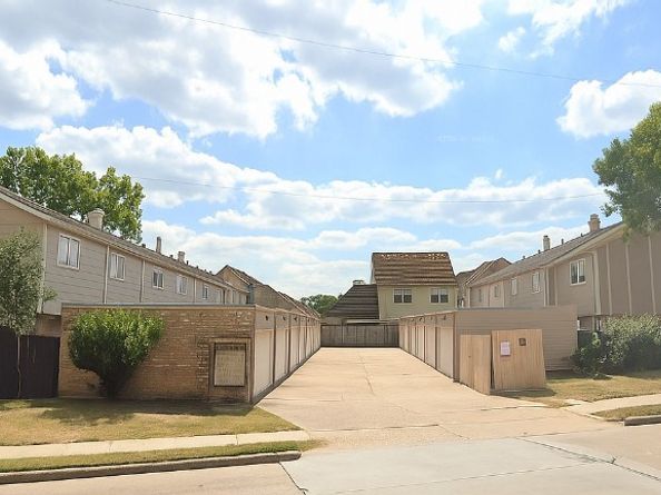 1477 Springrock Lane 12, Houston TX 77055