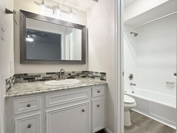 1477 Springrock Lane 12, Houston TX 77055