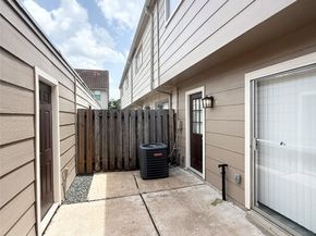 1477 Springrock Lane 12, Houston TX 77055