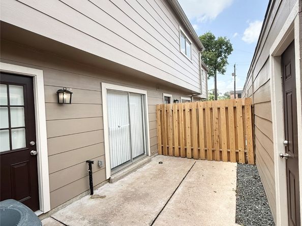 1477 Springrock Lane 12, Houston TX 77055