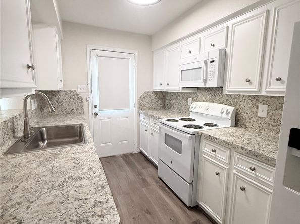 1477 Springrock Lane 12, Houston TX 77055