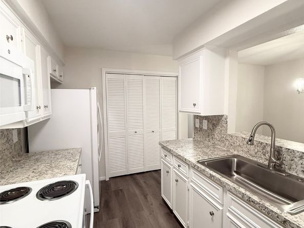 1477 Springrock Lane 12, Houston TX 77055