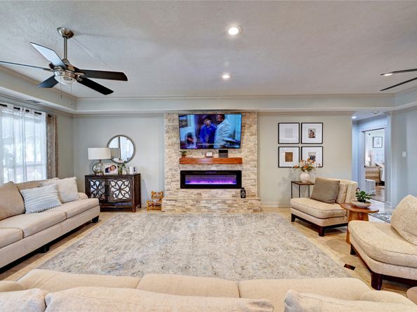 2012 Forest Hill Boulevard, Houston TX 77023