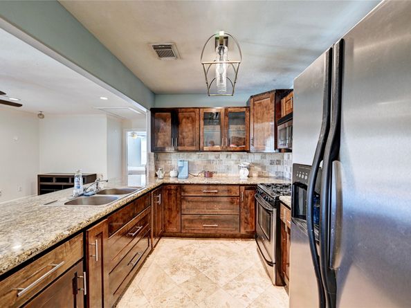 2012 Forest Hill Boulevard, Houston TX 77023