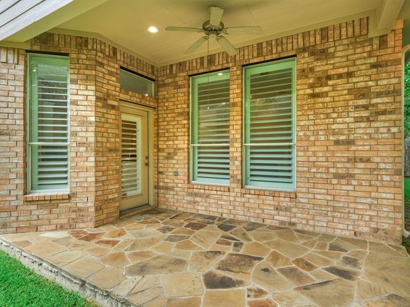 6 Wrenfield Place, The Woodlands TX 77384