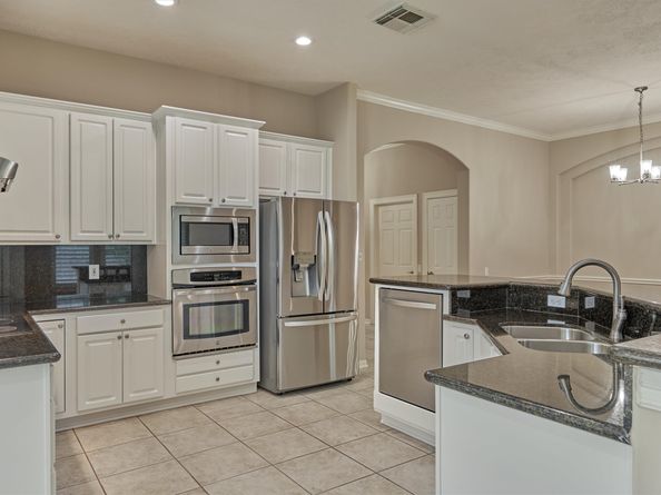 6 Wrenfield Place, The Woodlands TX 77384