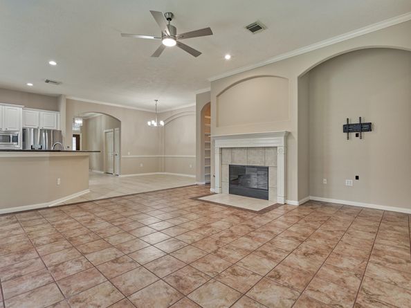 6 Wrenfield Place, The Woodlands TX 77384