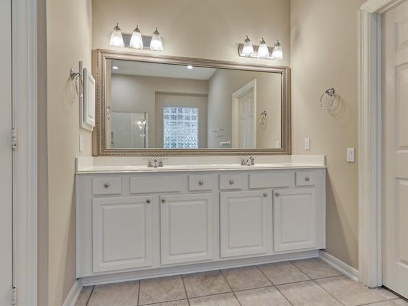 6 Wrenfield Place, The Woodlands TX 77384