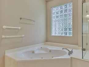 6 Wrenfield Place, The Woodlands TX 77384