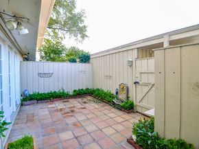 5864 Doliver Drive 116, Houston TX 77057