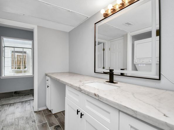 9809 Richmond Avenue B13, Houston TX 77042