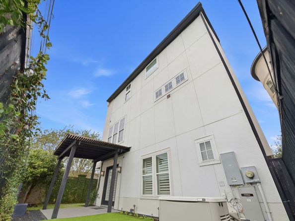 10933 Upland Park, Houston TX 77043