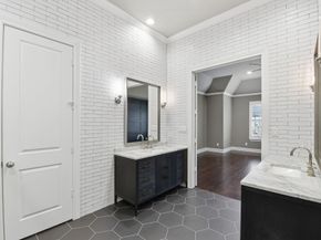 10933 Upland Park, Houston TX 77043