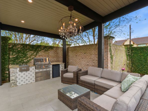 10933 Upland Park, Houston TX 77043