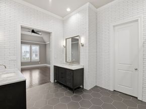 10933 Upland Park, Houston TX 77043