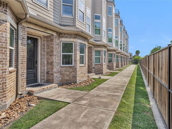 2020 Mcgowen Street 8E, Houston TX 77004