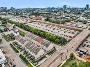 2020 Mcgowen Street 8E, Houston TX 77004