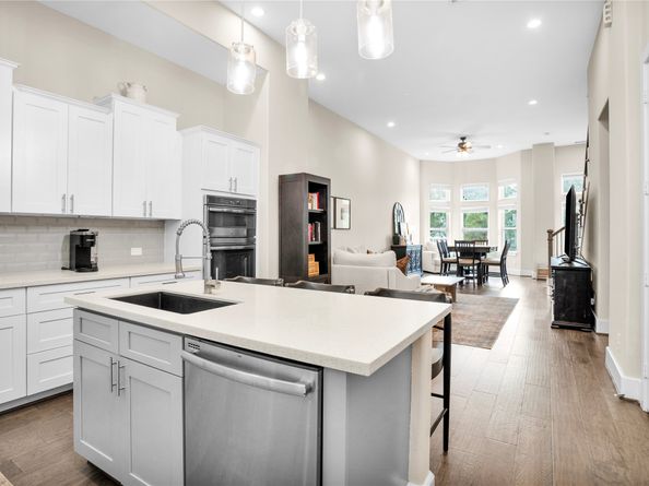 2020 Mcgowen Street 8E, Houston TX 77004