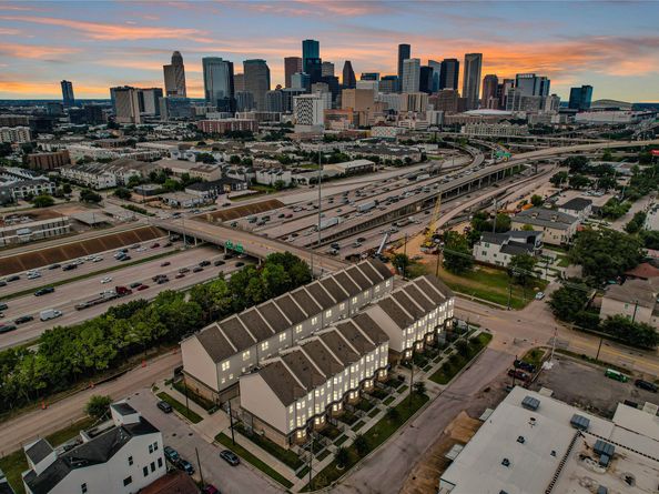 2020 Mcgowen Street 8E, Houston TX 77004