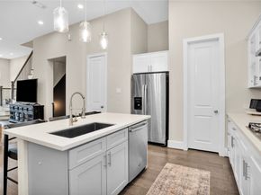 2020 Mcgowen Street 8E, Houston TX 77004