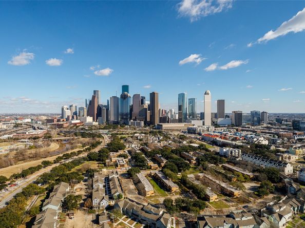 1711 Allen Parkway 2502, Houston TX 77019