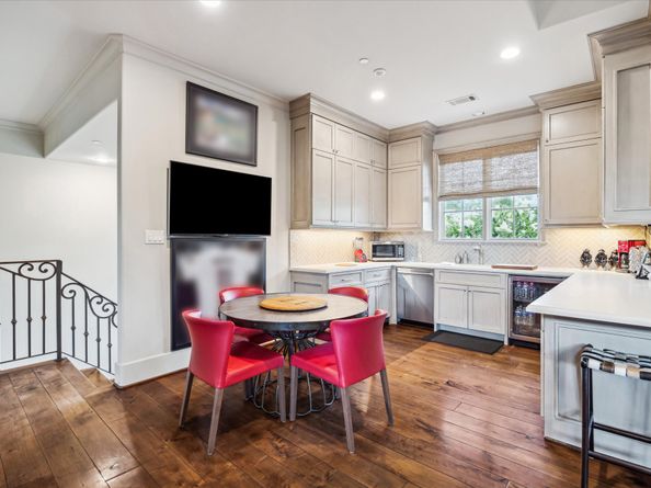 601 Lindenwood Drive, Houston TX 77024