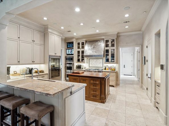 601 Lindenwood Drive, Houston TX 77024