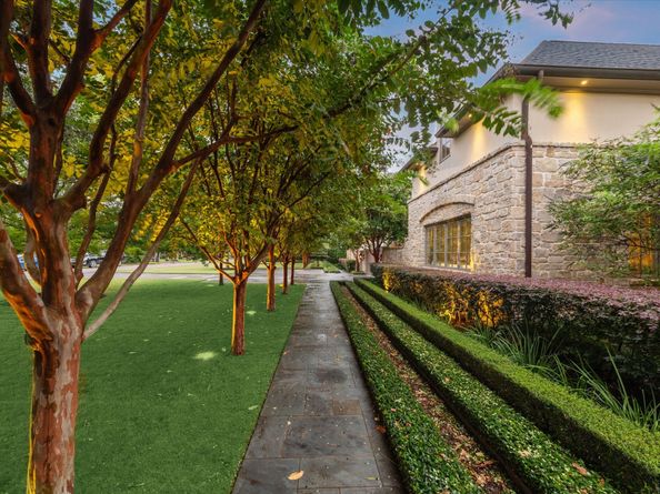 601 Lindenwood Drive, Houston TX 77024