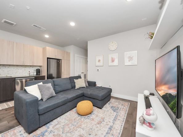 4819 Caroline Street 102, Houston TX 77004