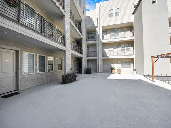 4819 Caroline Street 102, Houston TX 77004