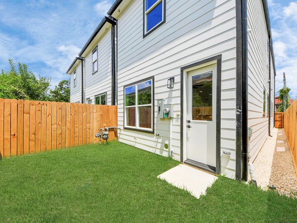 5029 Broom Street A, Houston TX 77091