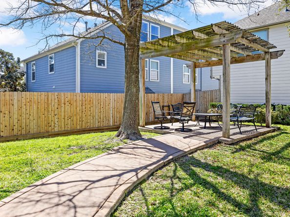 2634 Couch Street, Houston TX 77008