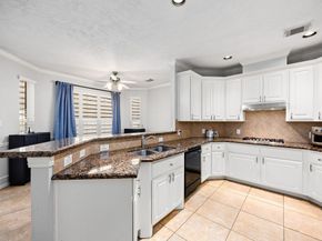 2634 Couch Street, Houston TX 77008