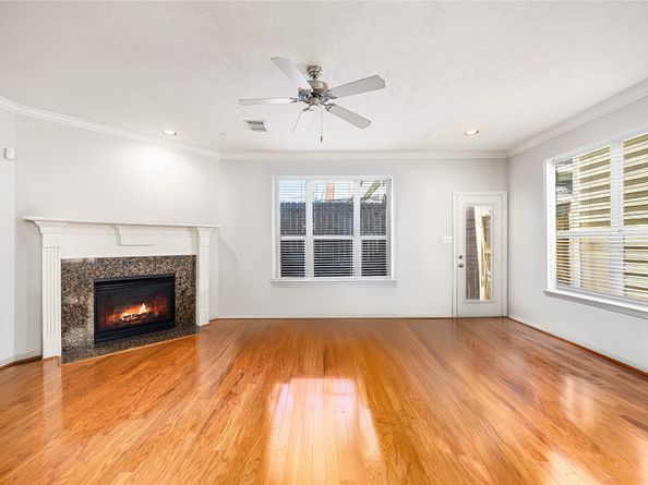 2634 Couch Street, Houston TX 77008