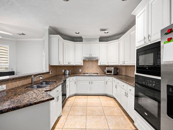 2634 Couch Street, Houston TX 77008