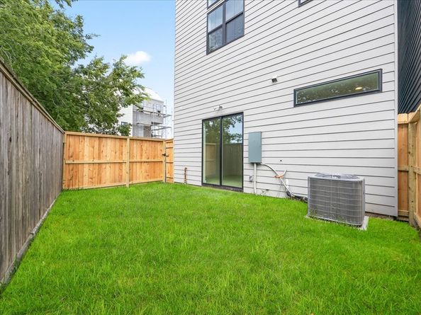 2859 Decker Place, Houston TX 77003