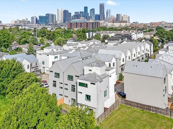 2859 Decker Place, Houston TX 77003
