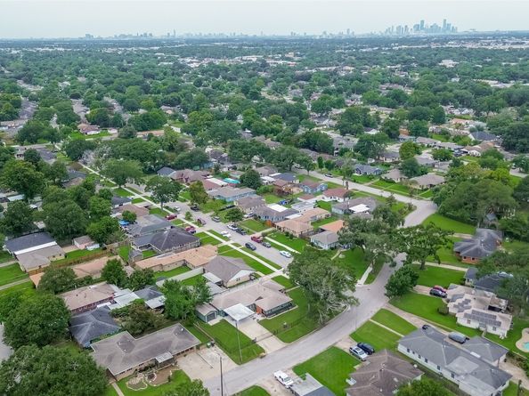 7758 Hereford Street, Houston TX 77087
