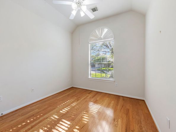 31 E Royal Mews, The Woodlands TX 77384
