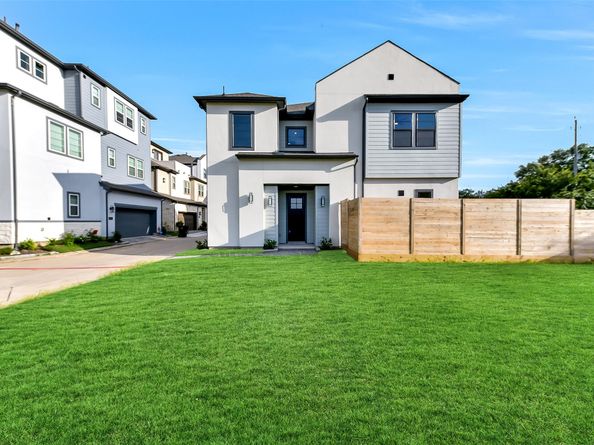 12037 Royal Oaks Run Drive, Houston TX 77082