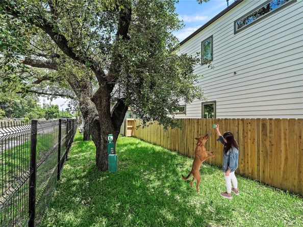 8414 Vogue Lane, Houston TX 77055