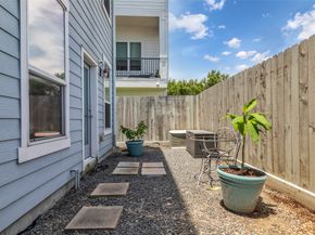 3009A Bell Street, Houston TX 77003