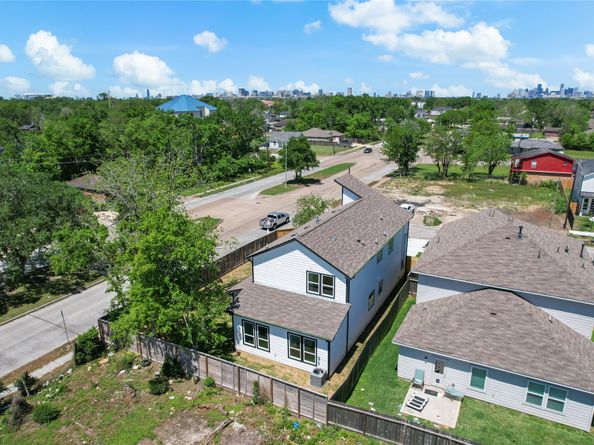 4102 Kewanee Street, Houston TX 77051
