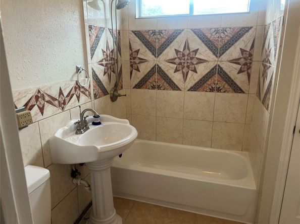 7001 Kassarine Pass, Houston TX 77033