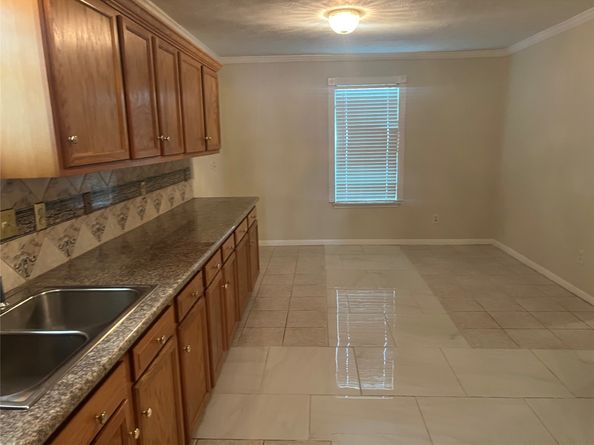 7001 Kassarine Pass, Houston TX 77033