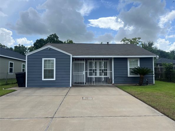 7001 Kassarine Pass, Houston TX 77033