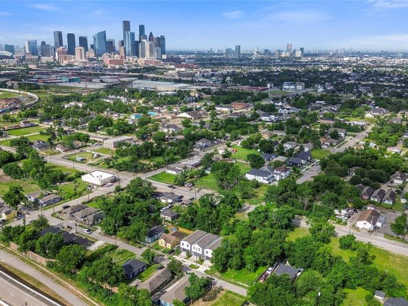 2015 Brackenridge St Street C, Houston TX 77026
