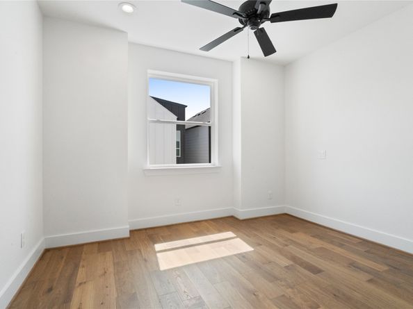 1124 Hogan Street, Houston TX 77009