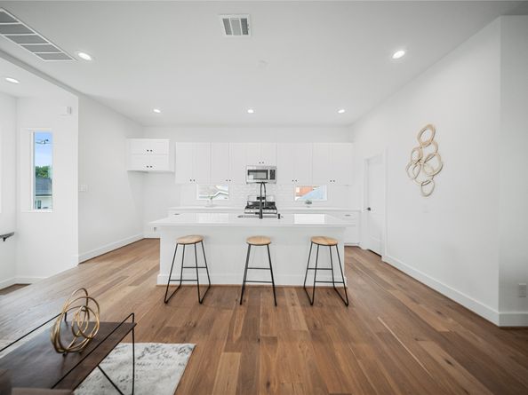 1124 Hogan Street, Houston TX 77009