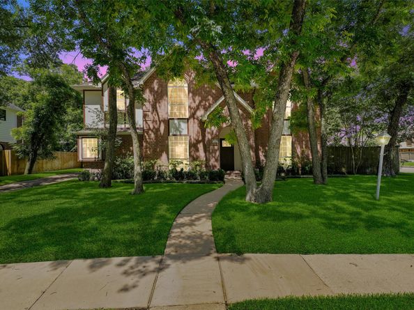 1017 Oak Knoll Court, Sugar Land TX 77498